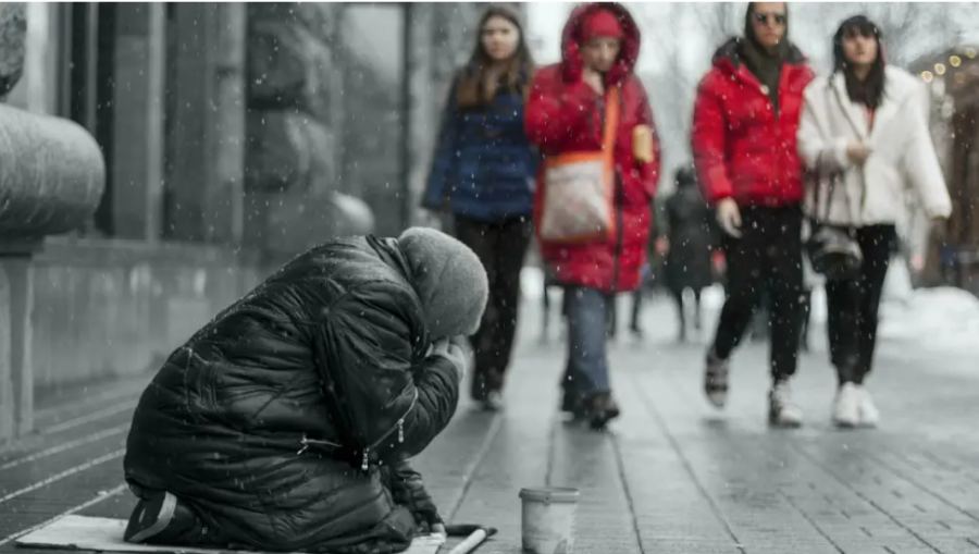 Қарағандыда 10 жыл  қол-аяқсыз ер адам мен оның әйелін “саудалаған” топ сотталды