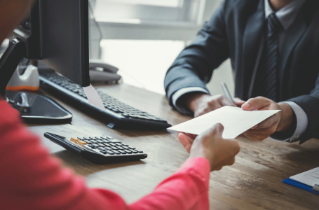 Сот “Сыбайлас жемқорлыққа қарсы қызмет төрағасына“ айыппұл салды