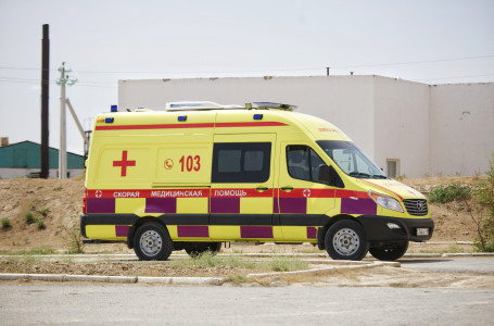 Атырауда 7 жасар қыз ойын алаңында саусағынан айырылды