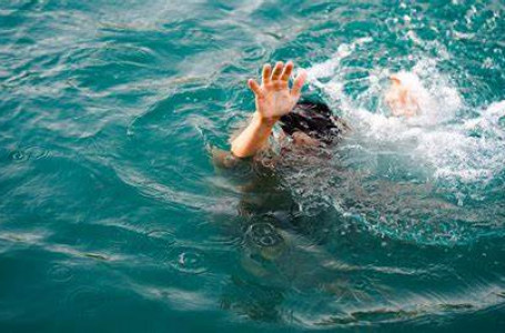 Ақтаулық азамат суға секірген баланы құтқарып қалды