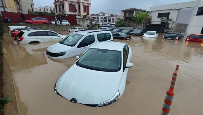 Түркияның бір қаласы түнде су астында қалды