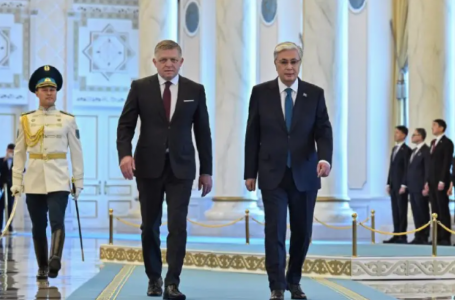 Тоқаев Ақордада Словакия премьер-министрі Роберт Фицоны қарсы алды