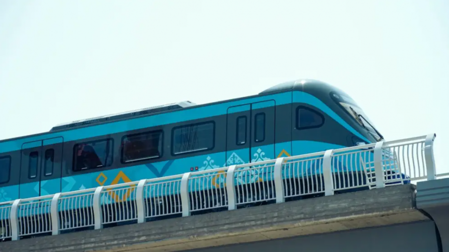 Астанада алғашқы LRT вагондары рельске қойылды