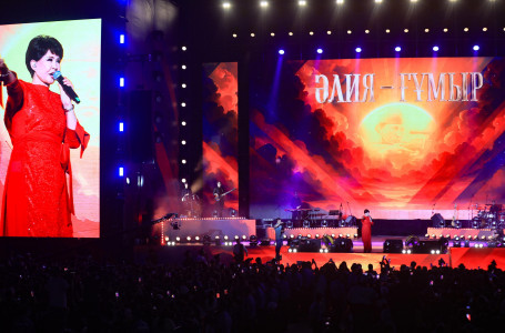 Әлия Молдағұлованың 100 жылдығы: мыңдаған көрермен таңғажайып дрондар шоуының куәсі болды