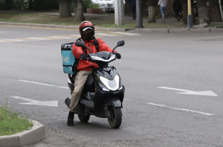 ІІМ: мопед жүргізетіндердің көбі - курьер болып істейтін шетелдіктер 