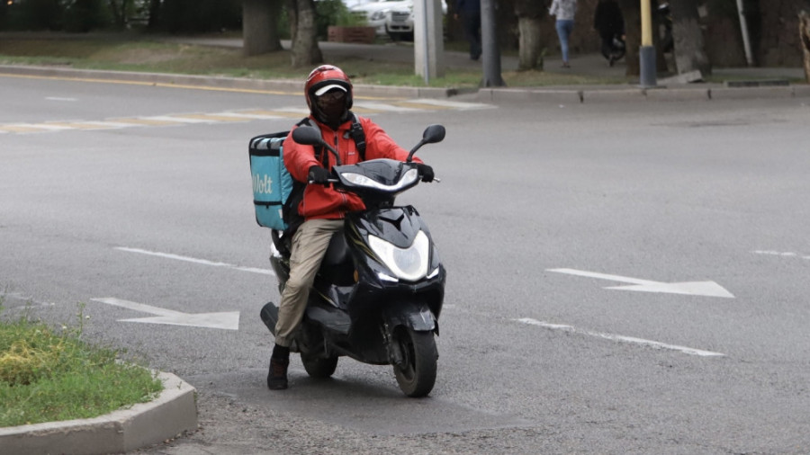 ІІМ: мопед жүргізетіндердің көбі - курьер болып істейтін шетелдіктер 