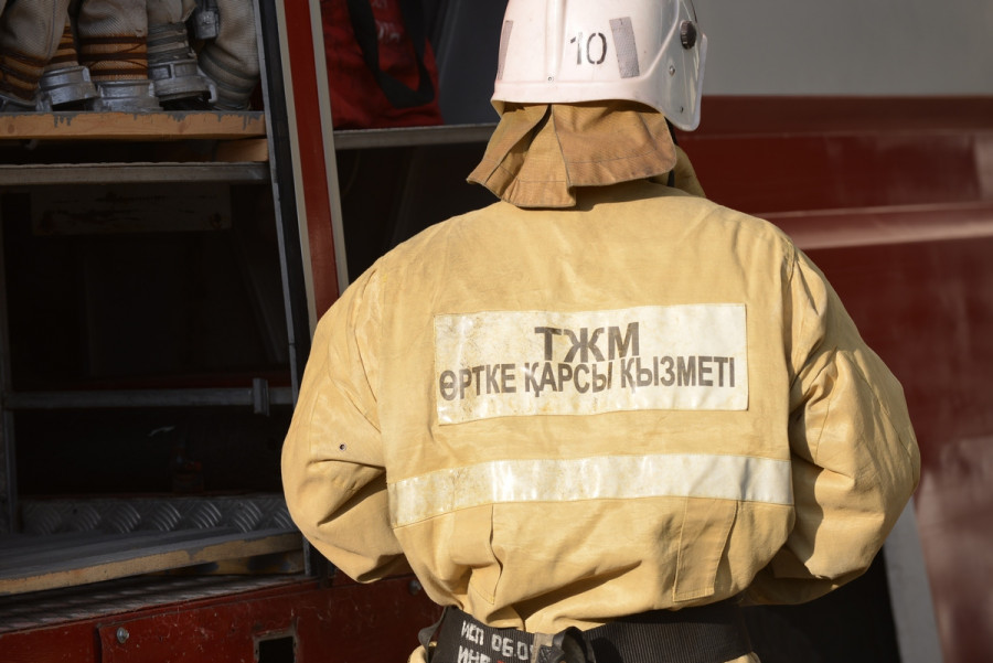 Алматыда пәтер өртке оранды: әйел терезе арқылы құтқарылды