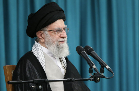 Иранның жоғарғы көсемі АҚШ-қа үн қатты