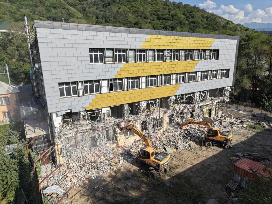 Алматыда тау бөктеріндегі ірі нысан сүріліп жатыр