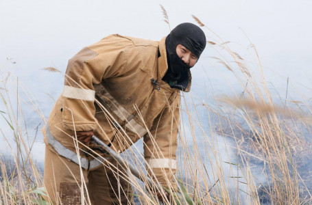 “Бұрын-соңды дәл осылай ұзаққа созылмаған“: Атырау әлі түтінге тұншығып отыр