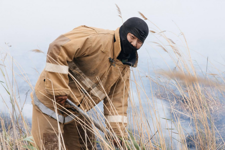 “Бұрын-соңды дәл осылай ұзаққа созылмаған“: Атырау әлі түтінге тұншығып отыр