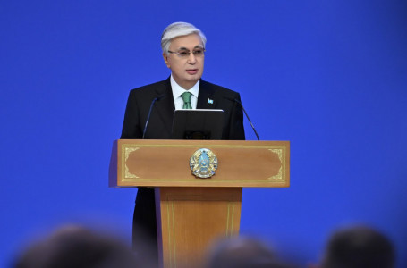 Тоқаев полицейлер мен мемлекеттік қызметкерлерді құттықтады