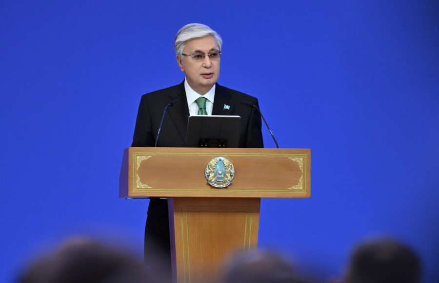 Тоқаев полицейлер мен мемлекеттік қызметкерлерді құттықтады