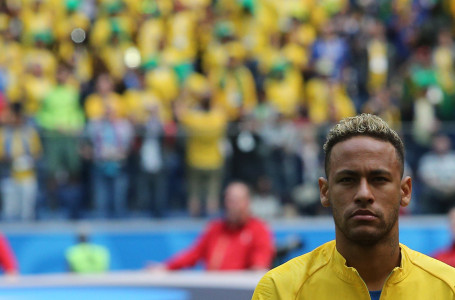 Әлемдегі ең қымбат футболшы жаңа келісімшартқа қол қойды