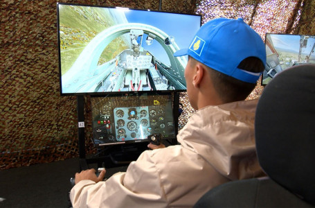 Тоқаевқа FPV-дрон операторларына арналған тренажерлар көрсетілді