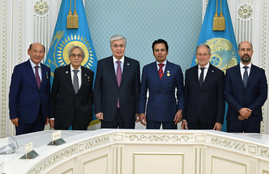 Тоқаев әлемдік нейрохирургия саласының өкілдерімен кездесті