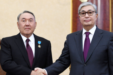 Тоқаев Назарбаевты мерейтойымен құттықтады