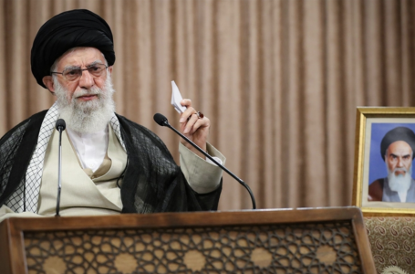 Әли Хаменеи Израильмен қақтығыс басталғалы көпшілік алдына алғаш рет шықты