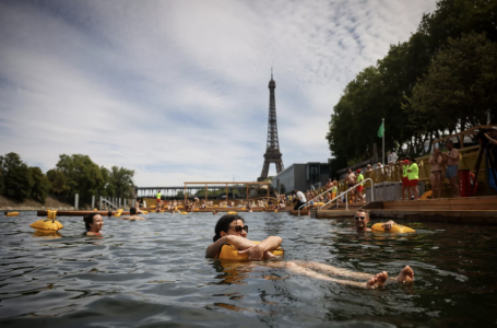 Парижде 100 жылдан кейін алғаш рет Сенада суға түсуге рұқсат етілді