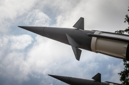 Хуситтер Қызыл теңізде жүк кемесіне шабуыл жасады