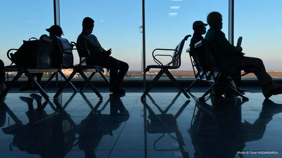 Ұшаққа кешігіп келіп, полицейлерді қорқытқан алматылық сотталды