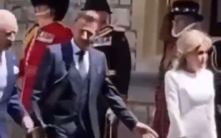 Франция президенті мен оның әйелі тағы да жұрт назарына ілікті