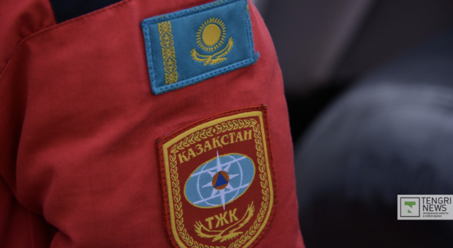 Оралда көпқабатты үйден өрт шығып, 1 адам құтқарылды