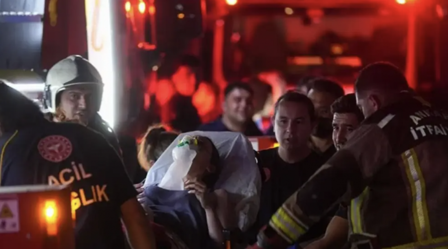 Түркия астанасында көпқабатты тұрғын үйде өрт шықты: қаза тапқандар бар