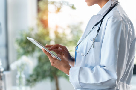 Қостанайда науқас хирургті соққыға жыққан: дәрігер жансақтауда жатыр