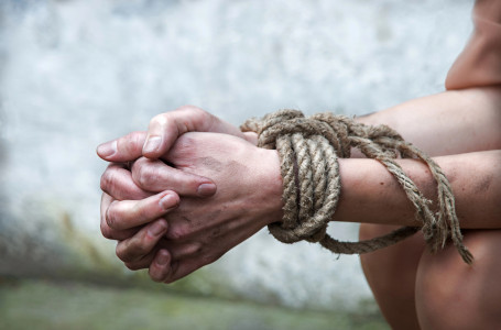 “Әйелін атқа байлап, далада сүйреген“: полиция қазақстандықтарға ескерту жасады