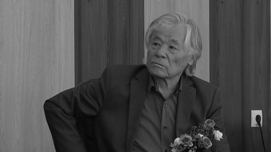 Тоқаев Қазақстанның еңбек сіңірген қайраткері Исраил Сапарбайдың отбасына көңіл айтты