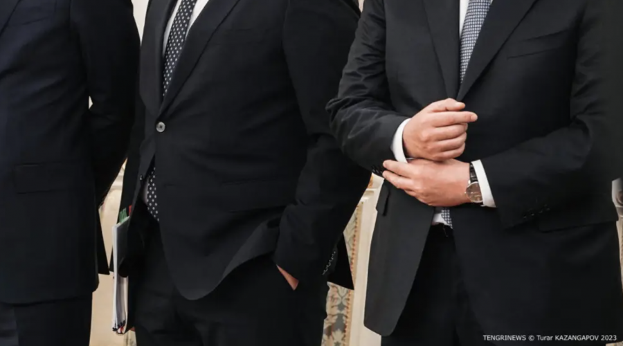 Қазақстандық шенеуніктер кеңседе ұзақ отырмасын деп, жұмыс уақытынан кейін жарықты сөндіру ұсынылды