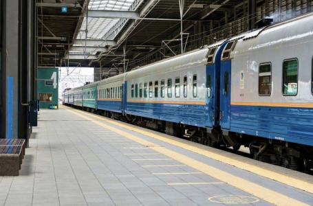 Алматыда пойыз төбесіне шыққан жасөспірімді тоқ соқты