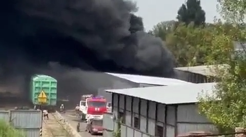 Алматыдағы қоймада ірі өрт сөндіріліп жатыр