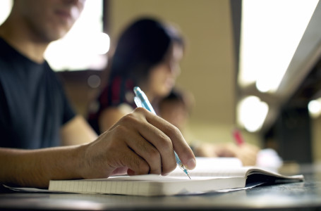 Грант үшін бәсеке: 113 мың түлек өтініш тапсырды