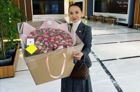 Перизат Қайраттың сотында ақша толы чемодан туралы айтылды