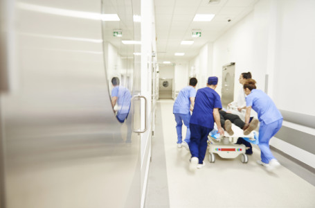 Тоқаев медицина қызметкерлеріне шабуыл үшін жазаны қатаңдатуды тапсырды