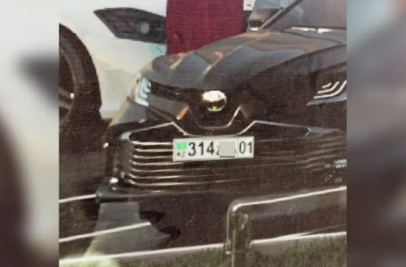 Алматыда “дөрекі“ жарнама баннері жұрт назарына ілікті 