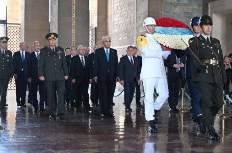 Тоқаев Мұстафа Кемал Ататүрік кесенесіне зиярат етті