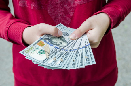 Доллар бағамы 550 теңгеден асып кетті