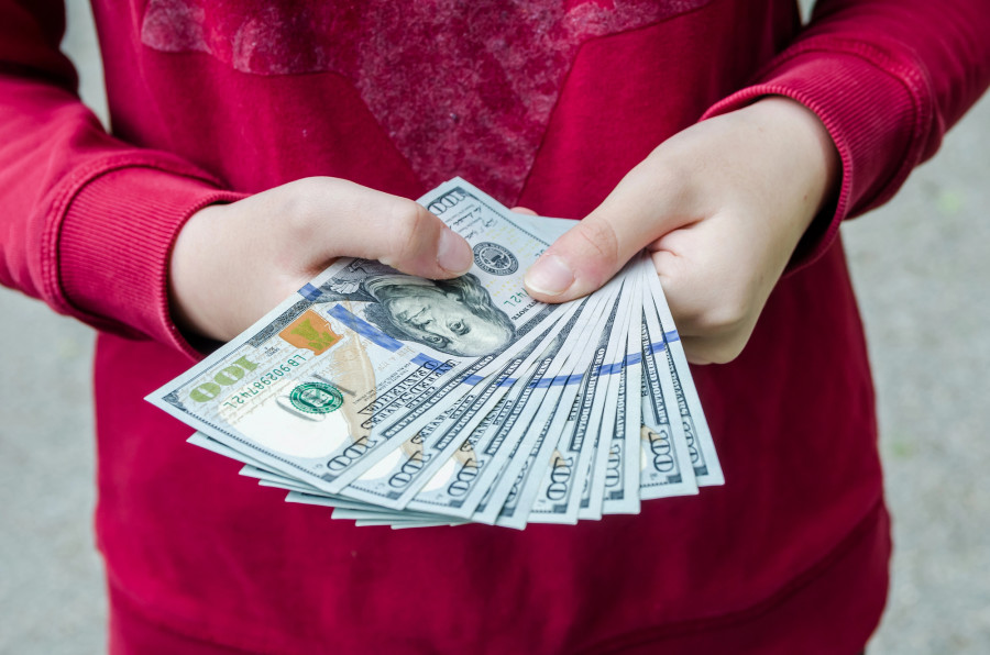 Доллар бағамы 550 теңгеден асып кетті