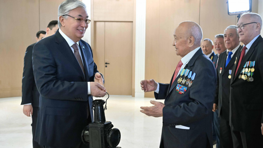 Президент жарлығымен ҚТЖ ардагері марапатталды