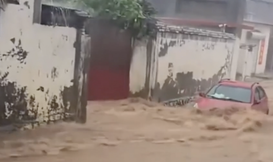 Қарттар үйінде адамдар қамалып қалған: су тасқынынан 60 адам қаза тапты 