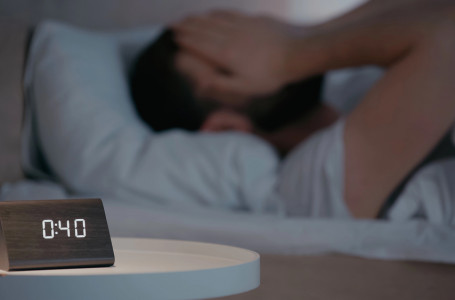 Дәрігер ұйқысыздықпен күресіп жүргендерге тосын ұсыныс айтты