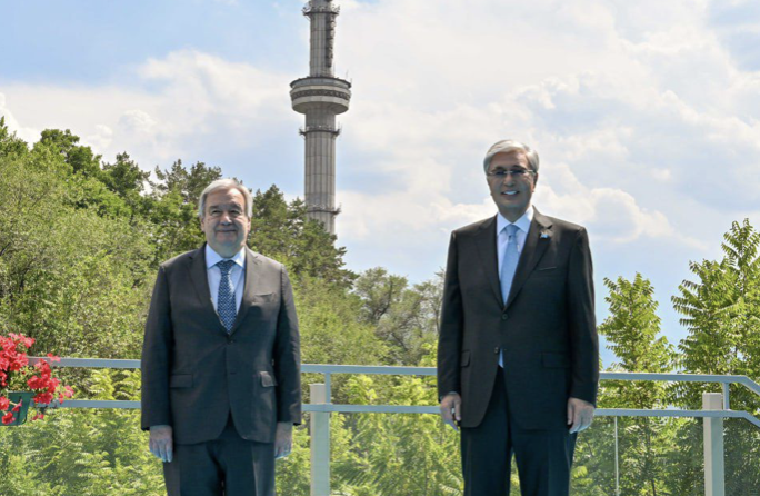 Ақорда Тоқаев пен Гутерриштің Көктөбеде түскен суретін жариялады