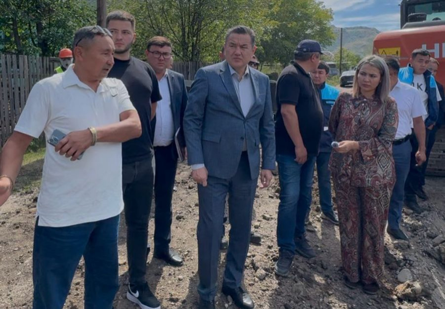 “Суық түспей тұрып аяқтау керек“. ШҚО әкімі су құбырын жаңарту бойынша жұмыстарды тексерді