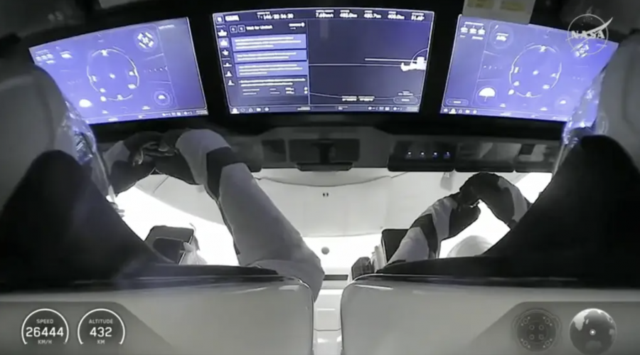 NASA ғарышкерлері бес айдан кейін ғарыштан Жерге оралды