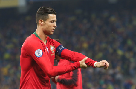 “Жалған марапат“. Криштиану Роналду “Алтын доп“ жүлдесі туралы