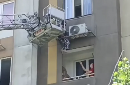 Алматыда әйел терезе жуамын деп, биіктен құлай жаздады