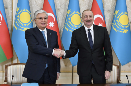 Тоқаев Әлиевті қақтығысты бейбіт жолмен реттеу туралы декларацияға қол қоюымен құттықтады